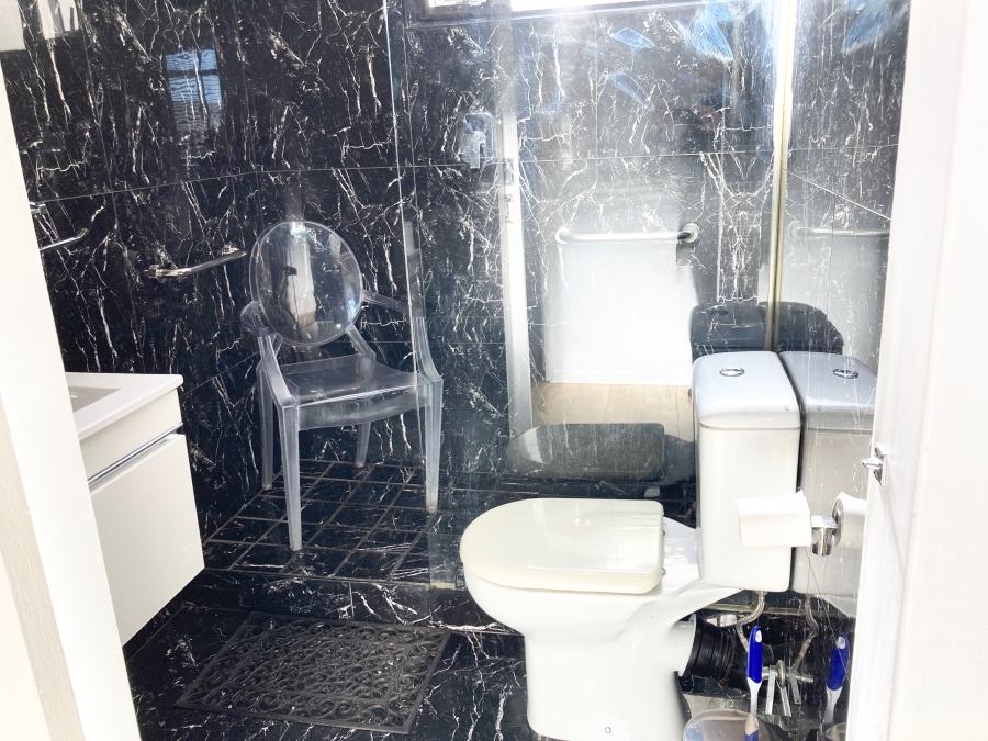 To Let 2 Bedroom Property for Rent in Claremont Western Cape